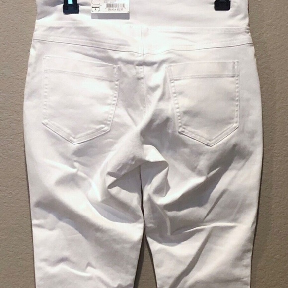 (NWT) Hue Women's White Classic Smooth Denim Capri Leggings, Sizes XS or XXXL - Picture 7 of 8